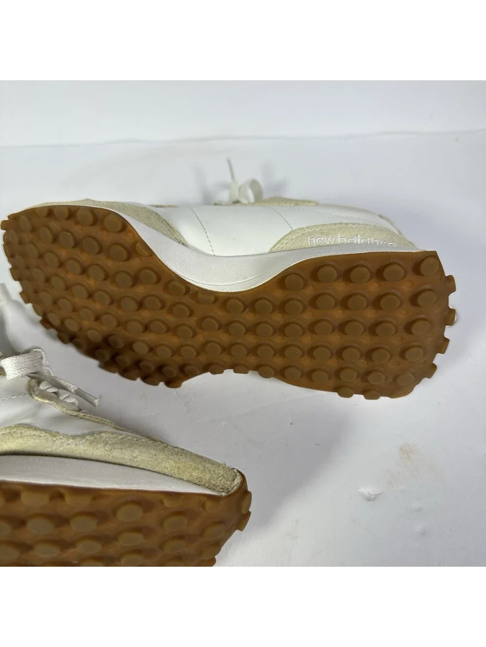 New Balance 327 Women’s 6.5 Sneakers White Tan WS327NAD Toe Damage Flaw